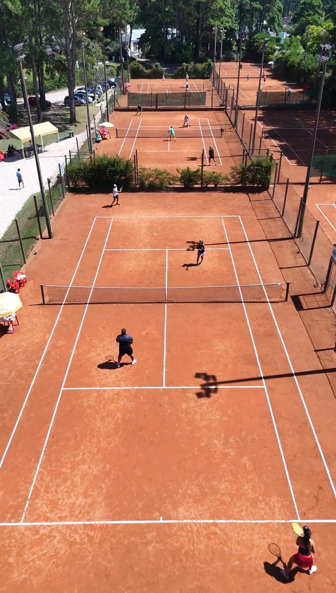 Partidos en las canchas de polvo de ladrillo
